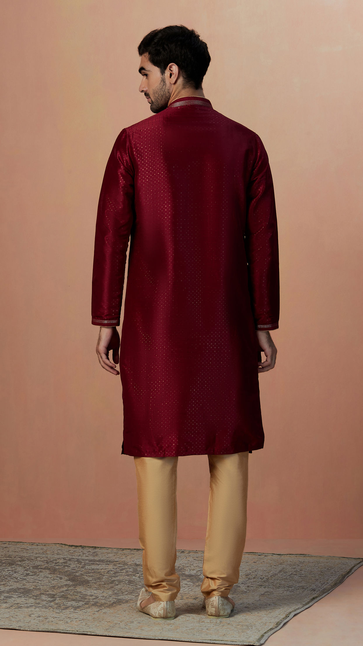 alt message - Manyavar Men Maroon Golden Booti Kurta Pajama image number 4